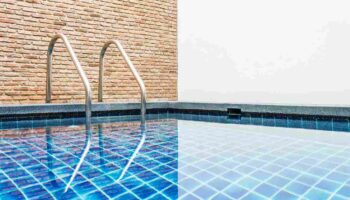 swimming pool cleaning dubai
